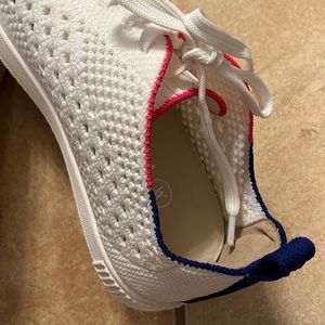 Vivaia sneakers size 9/39